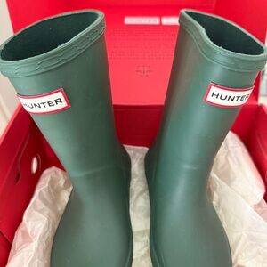 Hunter Kids First Classic Green Label Box with Red Trim